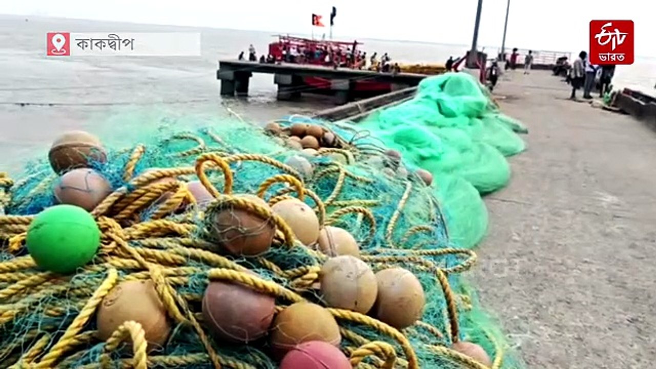 যুদ্ধের আঁচে জ্বালানি সংকট, ইলিশের আশায় পেটের টানে সমুদ্রমুখী মৎস্যজীবীদের ট্রলার