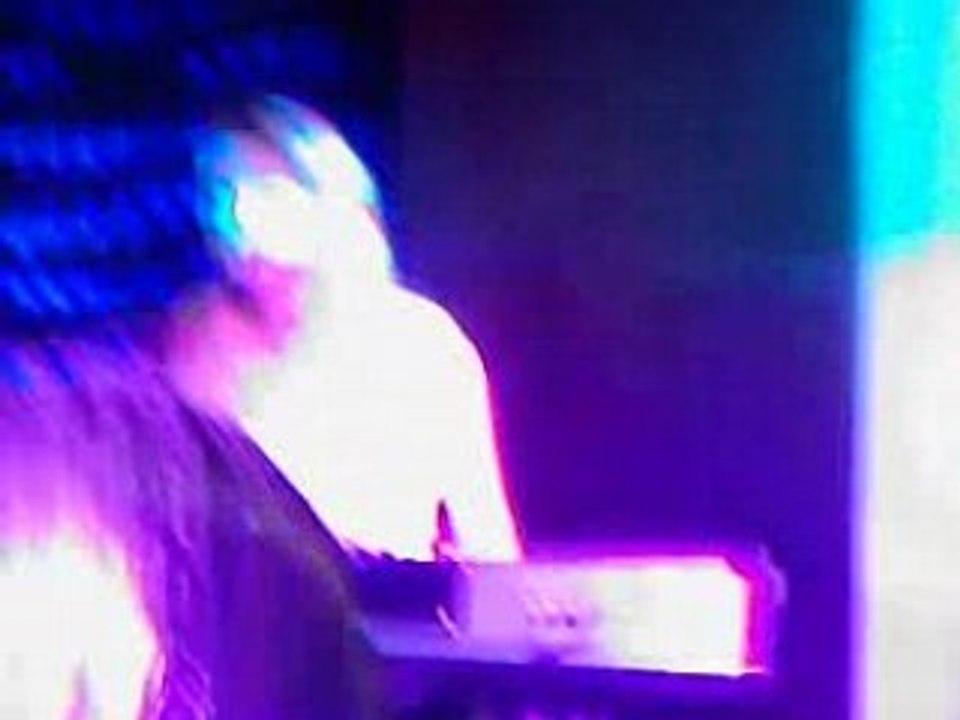 Pressée de vivre - Léa Castel au showcase SFR