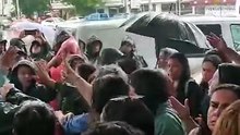 Kadınlar alanı boşaltırken polisle aralarında tartışma çıktı