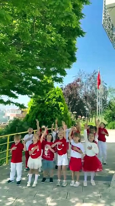 İzmit Çınar Çocuk Evleri’nden Milli Takıma destek : Minikler gol sevinçlerini canlandırdı