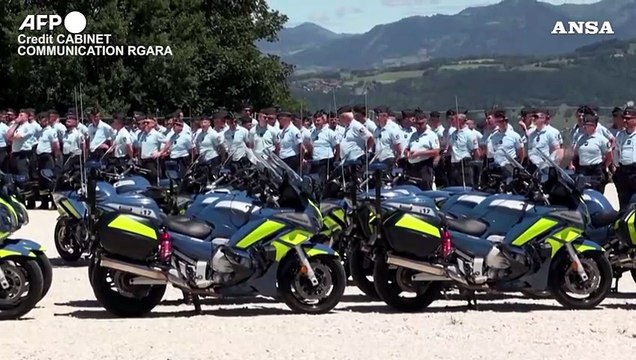 Una flotta di gendarmi francesi si prepara per G7 ad alta sicurezza