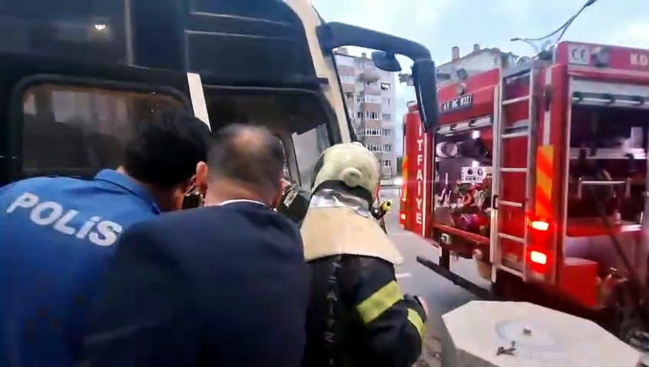MHP Dilovası’nın dönüş yolunda korkutan yangın! Yolcular tahliye edildi