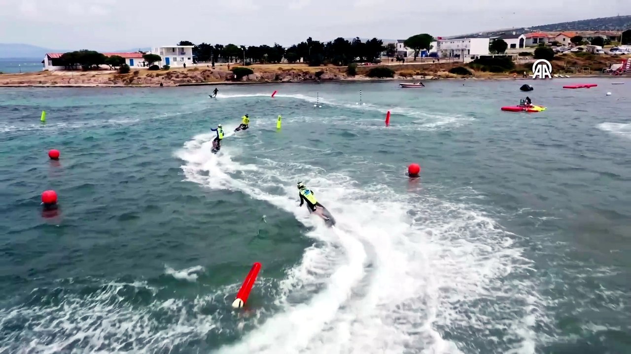 Dünya Motosurf Şampiyonası Çeşme'de sürüyor