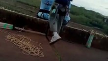 Jovem morre após ser arremessada sem corda em salto de rope jump