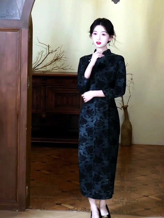 Soft Elastic Cheongsam — Classic Mandarin Collar Chinese Dress