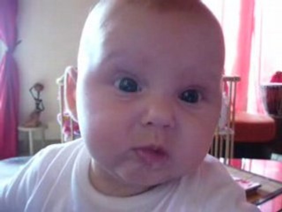 loulou vous fait son 1er coucou