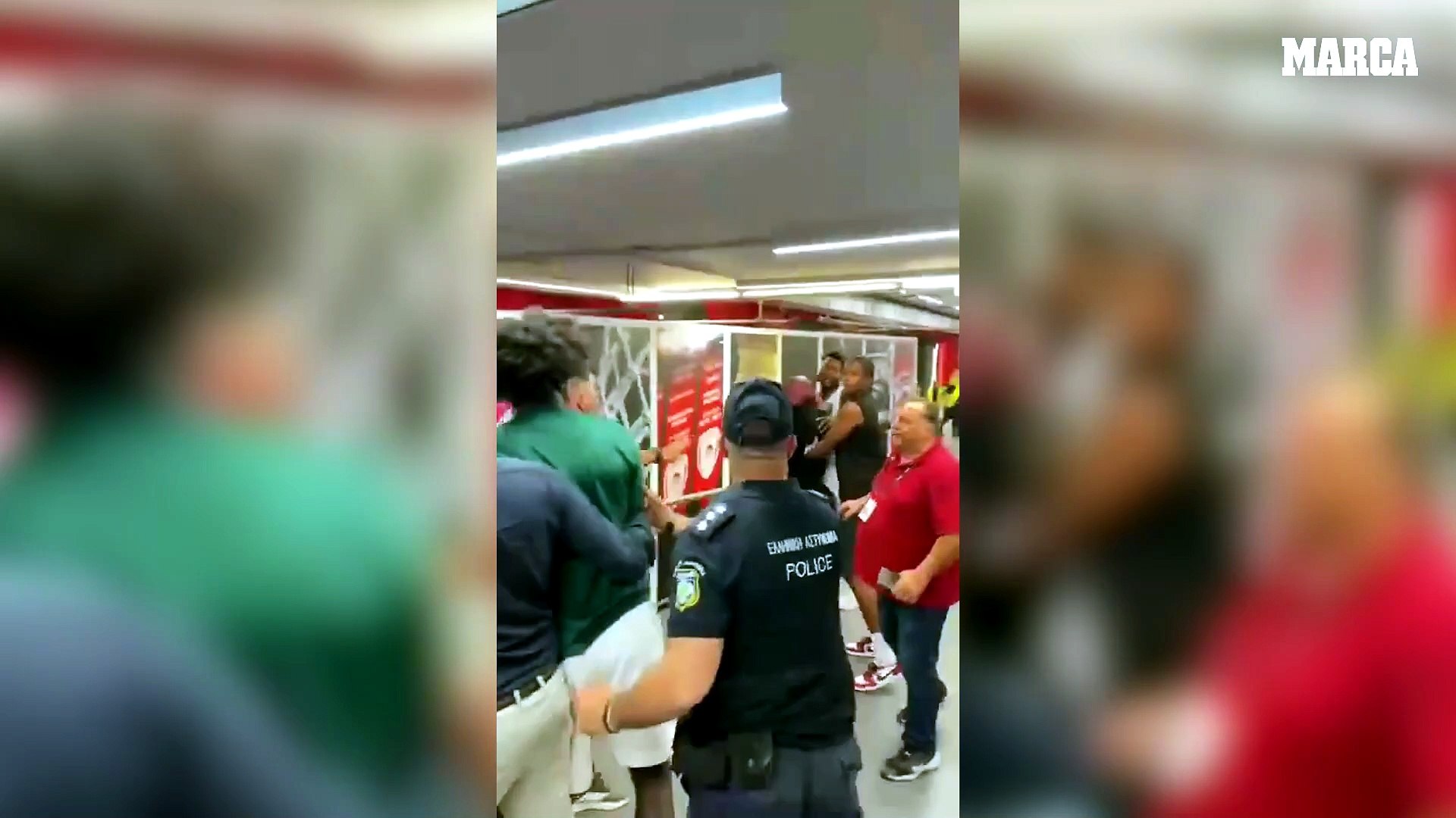 Bochornosa pelea a puñetazos en el Olympiacos - Panathinaikos<br>