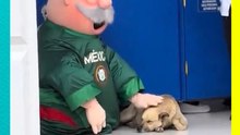 Dr. Simi enternece las redes al acariciar a un perrito en situación de calle 🥹