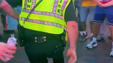 Entre cánticos y festejos por el inicio del Mundial 2026, un oficial de policía se ganó el cariño de los aficionados con un gesto que se volvió viral ❤️⚽.