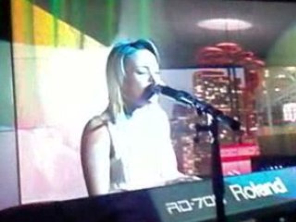 Léa Castel - Ne me promets pas (live showcase sfr)