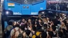 ट्रेन नहीं मिलने पर भड़के छात्र, पाटलिपुत्र स्टेशन पर उग्र पत्थरबाजी: पुलिस ने की हवाई फायरिंग!