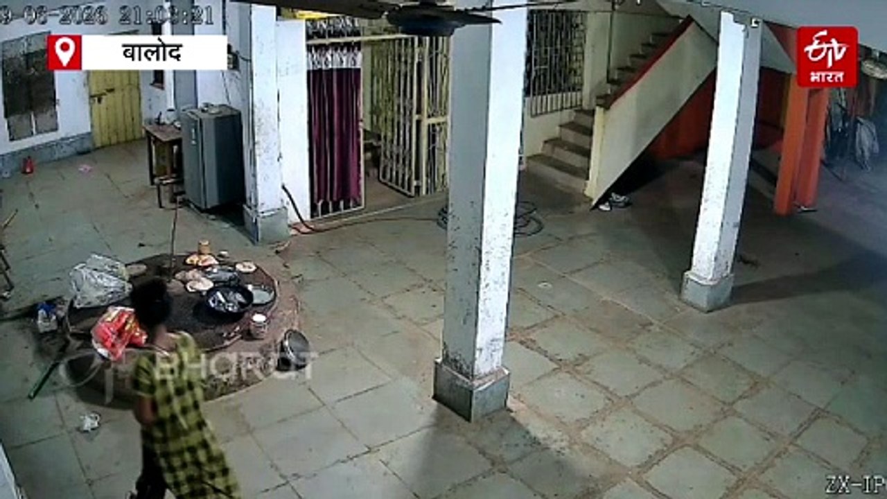 राम मंदिर में चोरी, सीसीटीवी फुटेज में कैद हुई महिला चोर, भक्तों का फूटा गुस्सा