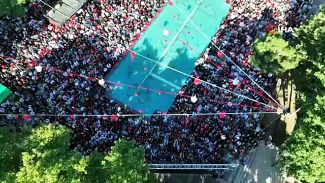 Bursa’da meydanlara kurulan dev ekranlarda Dünya Kupası heyecanı yaşandı