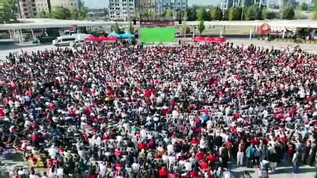 Kocaeli’de binlerce kişi milli maçı dev ekranda izledi | Ajansspor | IHA