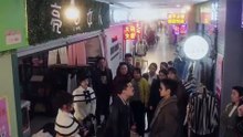 被富家女当众羞辱？前夫霸气护妻，一招“撕衣披貂”惊艳全场，太解气了！