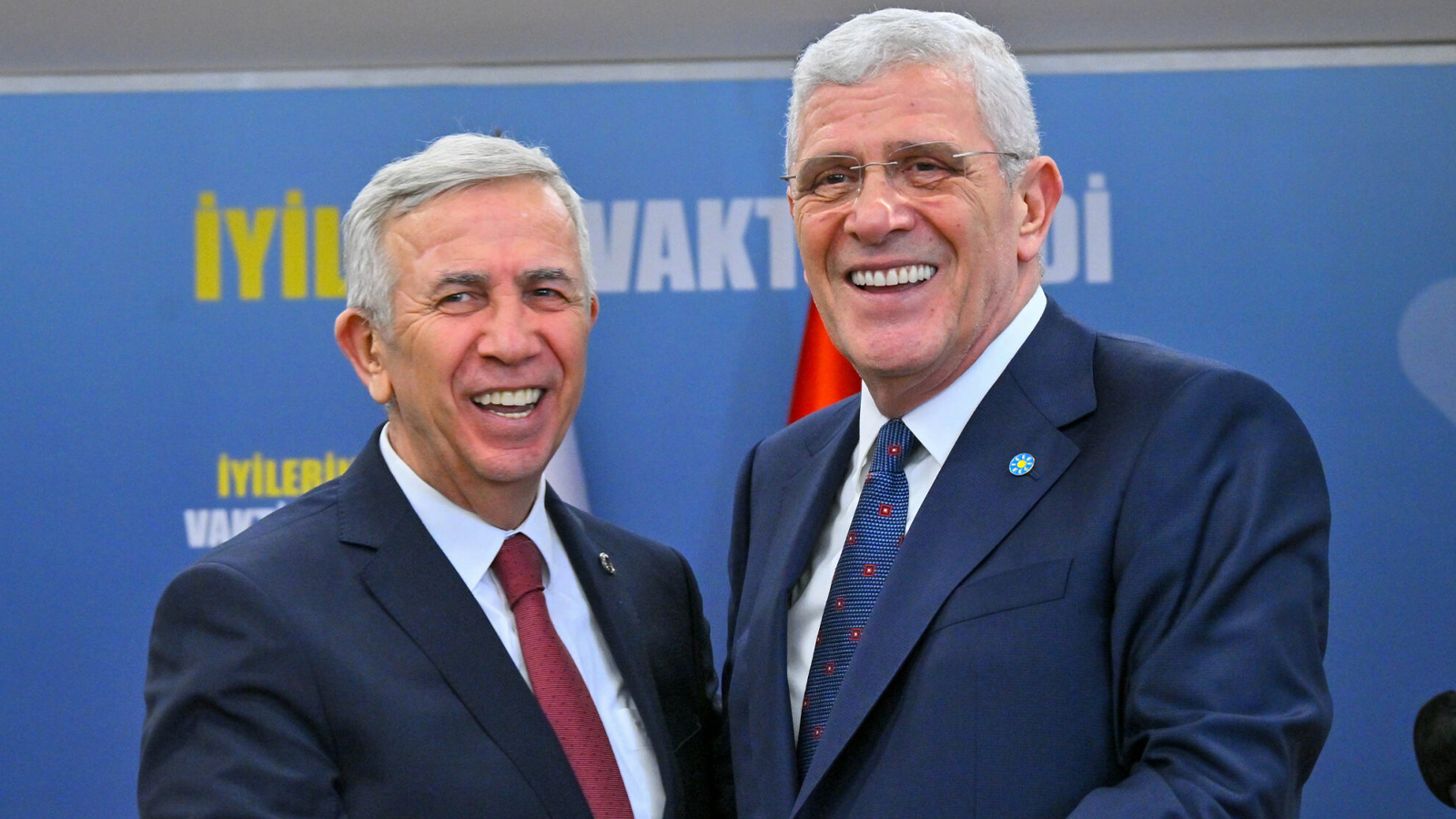 Mansur Yavaş ve Müsavat Dervişoğlu arasında gülümseten diyalog