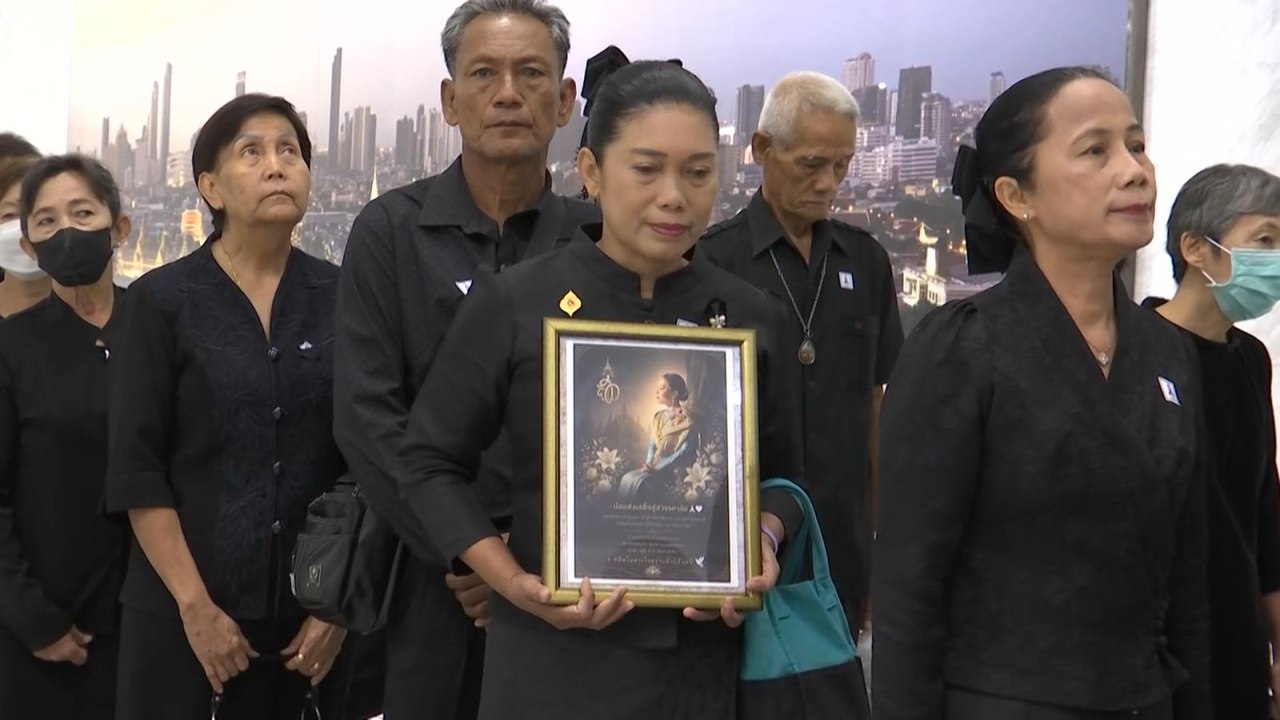 ปชช.ถวายสักการะเบื้องหน้าพระรูปเจ้าฟ้าพัชรกิติย...