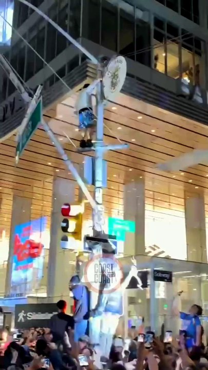 Fans Brésiliens et Supporters des Knicks Célèbrent Ensemble à New York dans une Ambiance Festive Incroyable