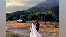 Η Νόνη Δούνια κουμπάρα στον γάμο της Δανάης Μπάρκα