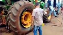 Gonfler un pneu de tracteur avec de l'essence et une torche... risqué