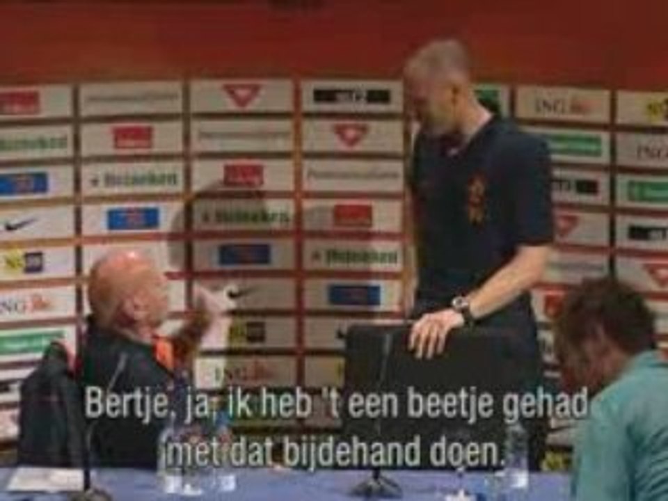 Marco van Basten s'en prend à un journaliste
