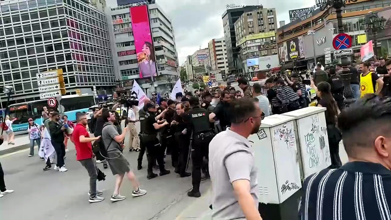 Öğretmenlere polis müdahalesi