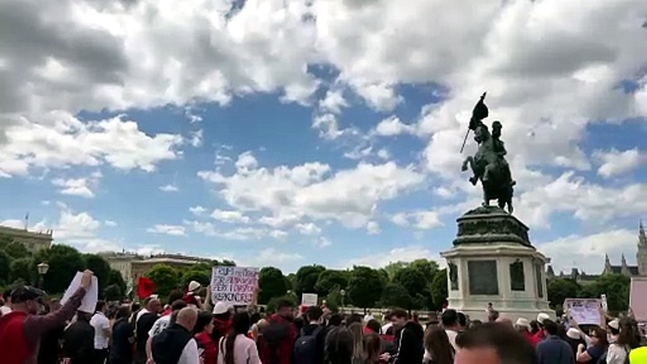 VIDEO - Protesta e shqiptarëve në të gjithë botën/ Edhe nga Vjena – Rama ik