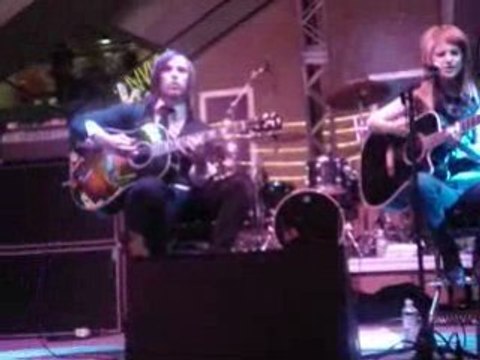 Paramore - Hallelujah (Acoustic in Cleveland)