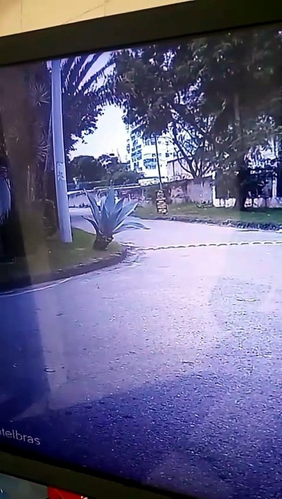 Vídeo mostra queda de helicóptero no Recreio que matou 6 pessoas