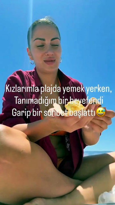 Plajdaki kadına tuhaf sorular soran erkek