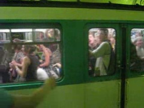 Ambiance dans le métro a la fete de la musique 2008