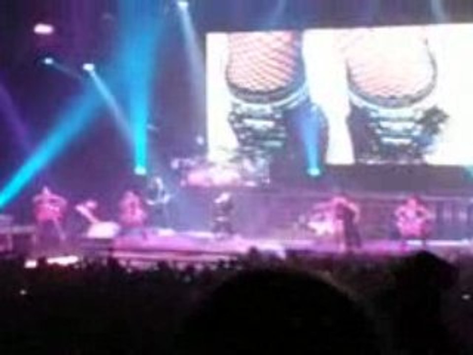 Avril lavigne - The Best Damn Thing (Live Bruxelles)