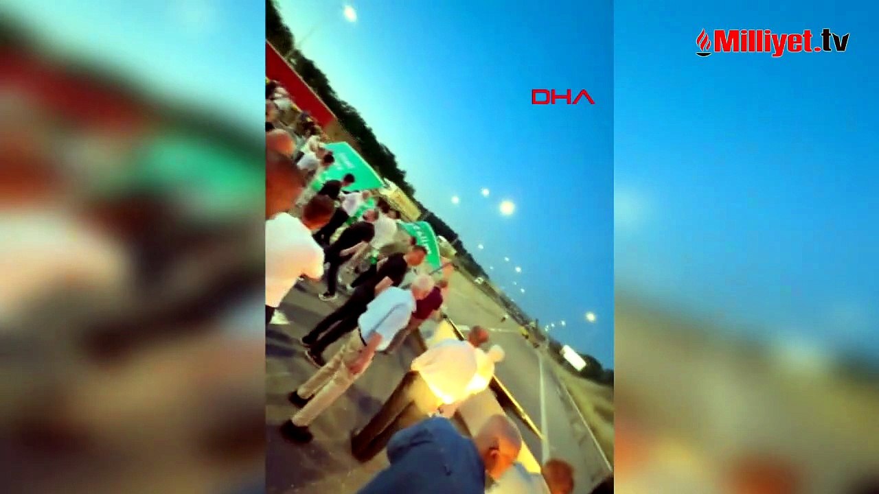 Hafriyat kamyonu Kuzey Marmara Otoyolu'nda tabelayı devirdi