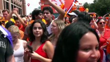 جماهير هولندا تغزو المدينة المضيفة لكأس العالم بموجة برتقالية