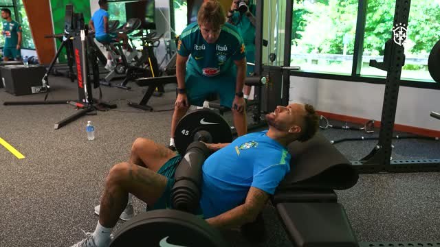 Brésil - Neymar s'entraîne en salle avec ses coéquipiers