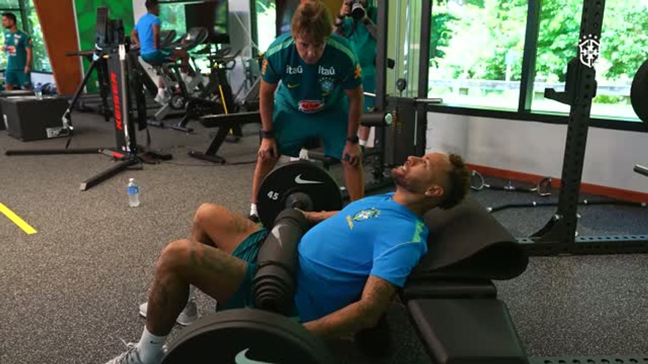 Brésil - Neymar s'entraîne en salle avec ses coéquipiers