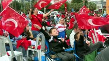 Samsun’da Milli Maç Heyecanı Meydanlara Taştı! Yağmura Rağmen Tek Yürek Oldular