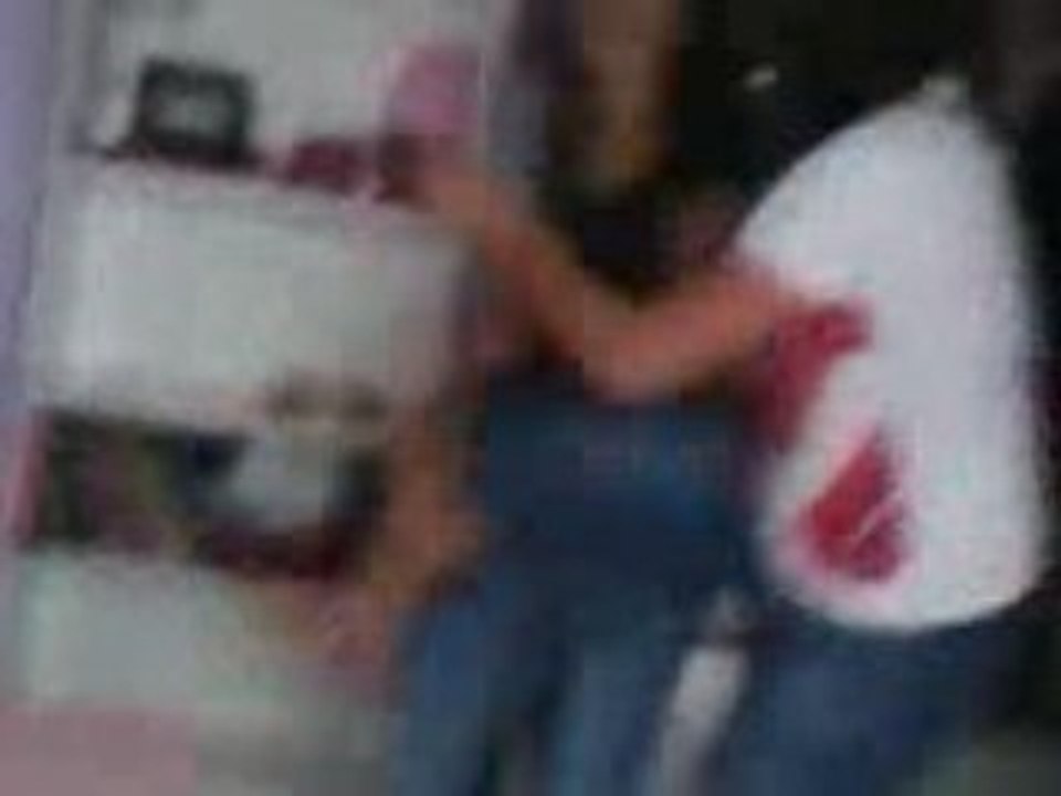 CHLOE ET ALICIA EN TRAIN DE SE TAPER MDR