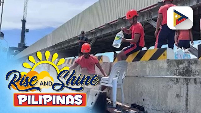 Mga sakay ng isang yate na nasunog para maghatid ng relief supplies sa mga apektado ng lindol, nasagip ng PCG | ulat ni Floyd Brenz