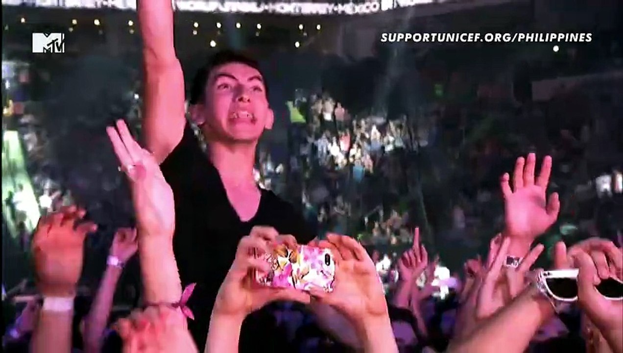 This Ain't a Scene, It's an Arms Race - Fall Out Boy (live)