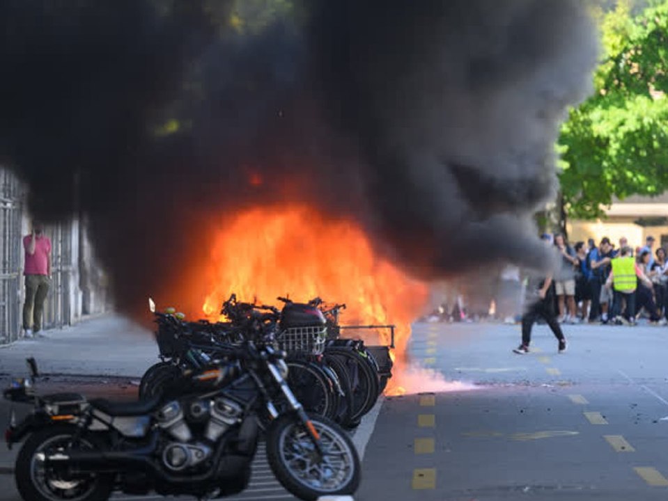 Proteste gegen den G7-Gipfel enden in Krawallen