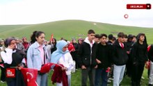 Oltulu öğrenciler Allahuekber Şehitleri için yürüdü