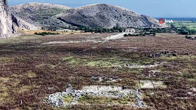 Anadolu'nun antik metropollerinden Anavarza Antik Kenti'nde ziyaretçi yoğunluğu