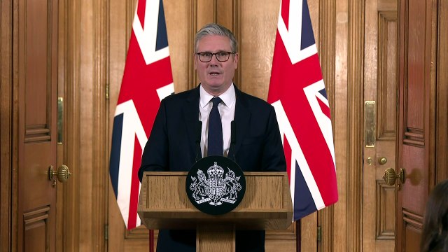 Prime Minister announces social media ban for under-16s