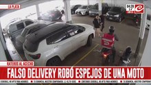 Falso delivery robó espejos de una moto frente a varias personas