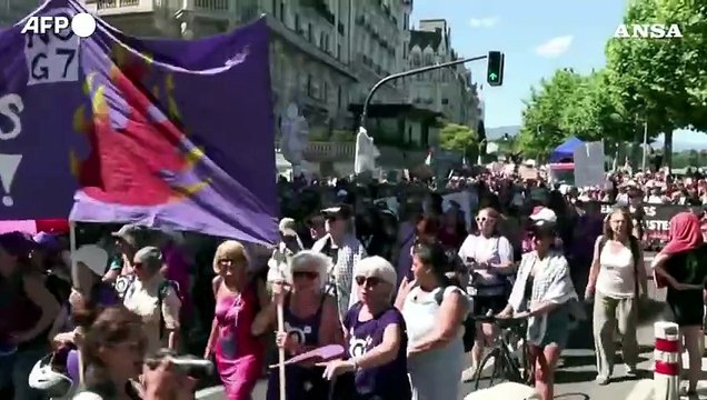 Proteste a Ginevra contro il G7, tensioni e scontri con la polizia