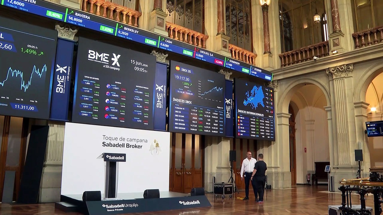 El Ibex 35 sube un 1,8% en la apertura y el precio del petróleo se hunde casi un 5%