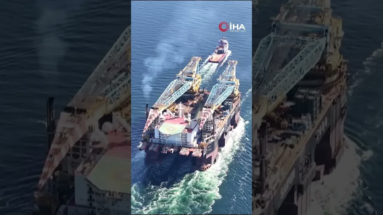 Dünyanın 3'üncü büyük ağır kaldırma vinci Çanakkale Boğazı'ndan geçti