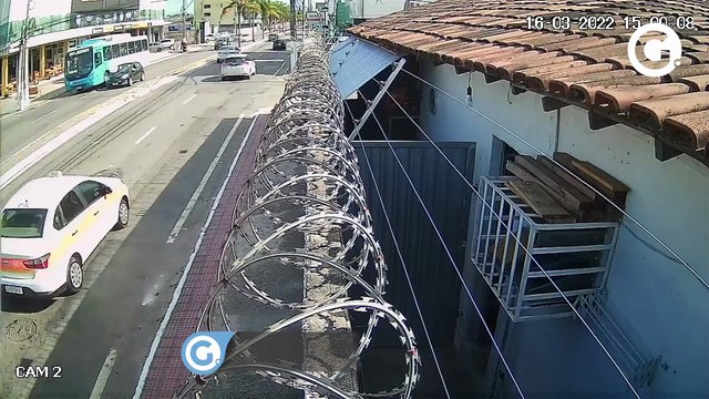 Motociclista fica ferido após acidente na Avenida Norte Sul, na Serra