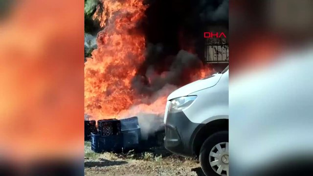 Mahalleli seferber oldu, minibüsü yanmaktan kurtardı